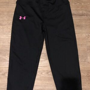Under Armour youth Large
Or petite Adult as per measurements.